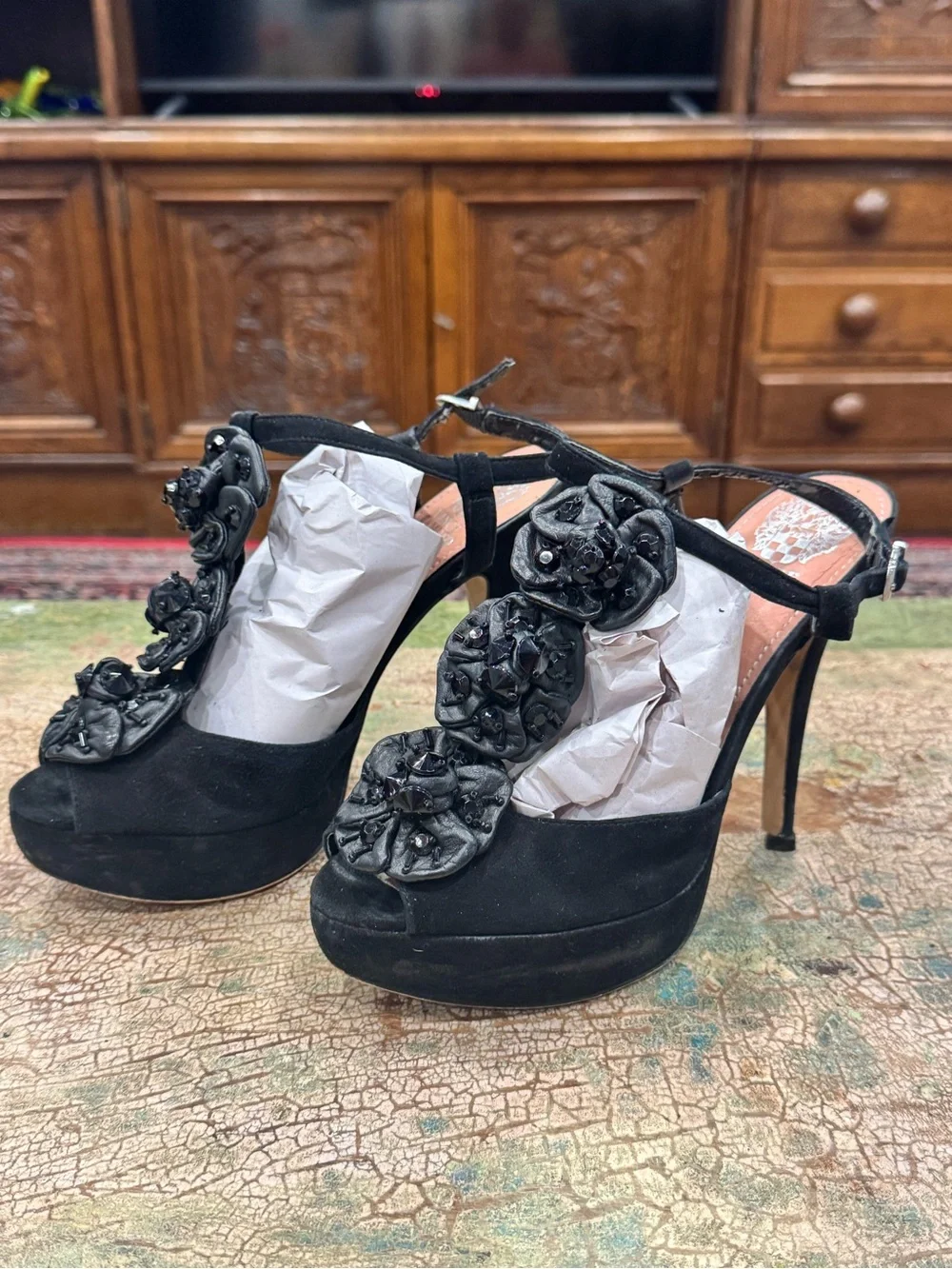 Black VINCE CAMUTO Floral Embellished Women’s Heels